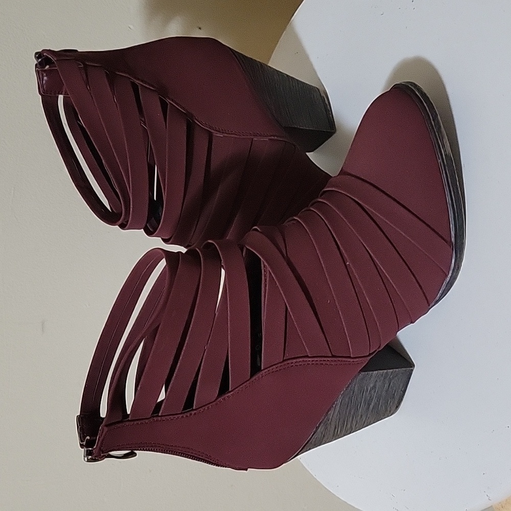 Size 7 burgundy